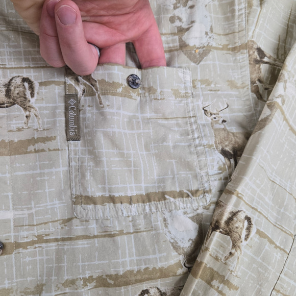 Columbia Khaki Tan Whitetail Deer Button Down River Lodge Shirt Size Medium - Picture 3 of 9